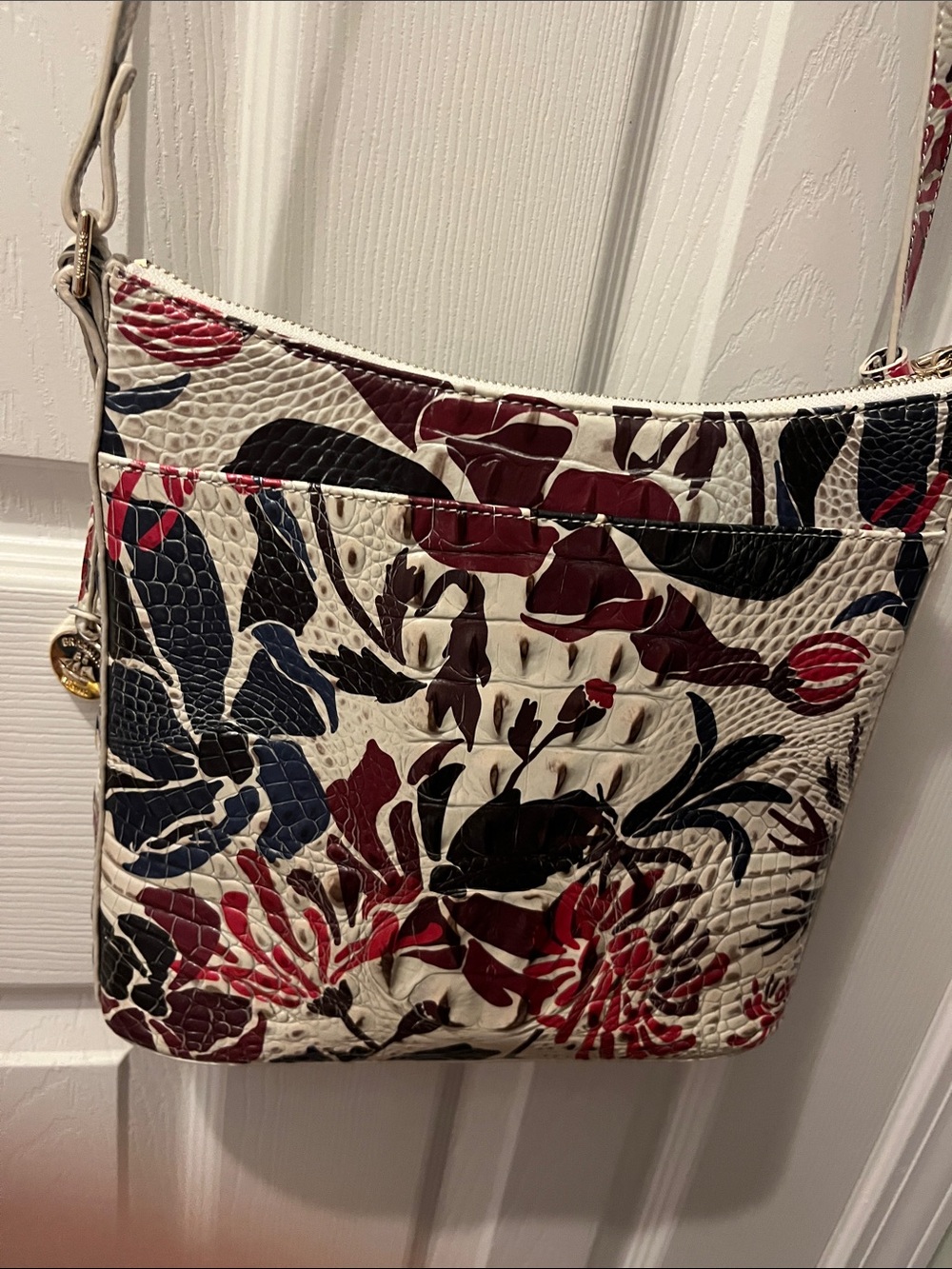 Like new – Brahmin Floral Embossed Leather Crossbody Bag in Cream, Red, Navy